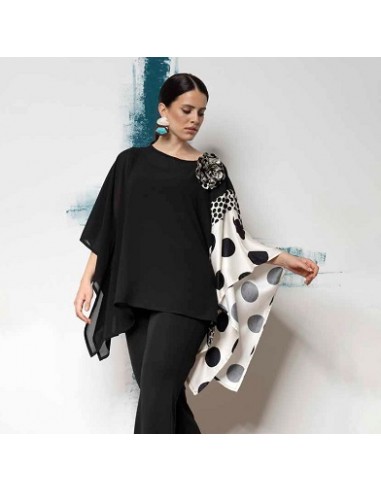 Poncho con spilla fiore, Quiin 21